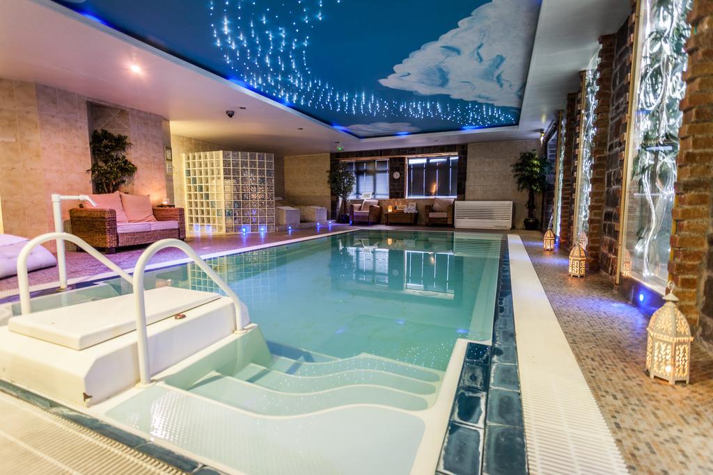 Airport View Hotel And Secret Spa Lusk Exterior foto