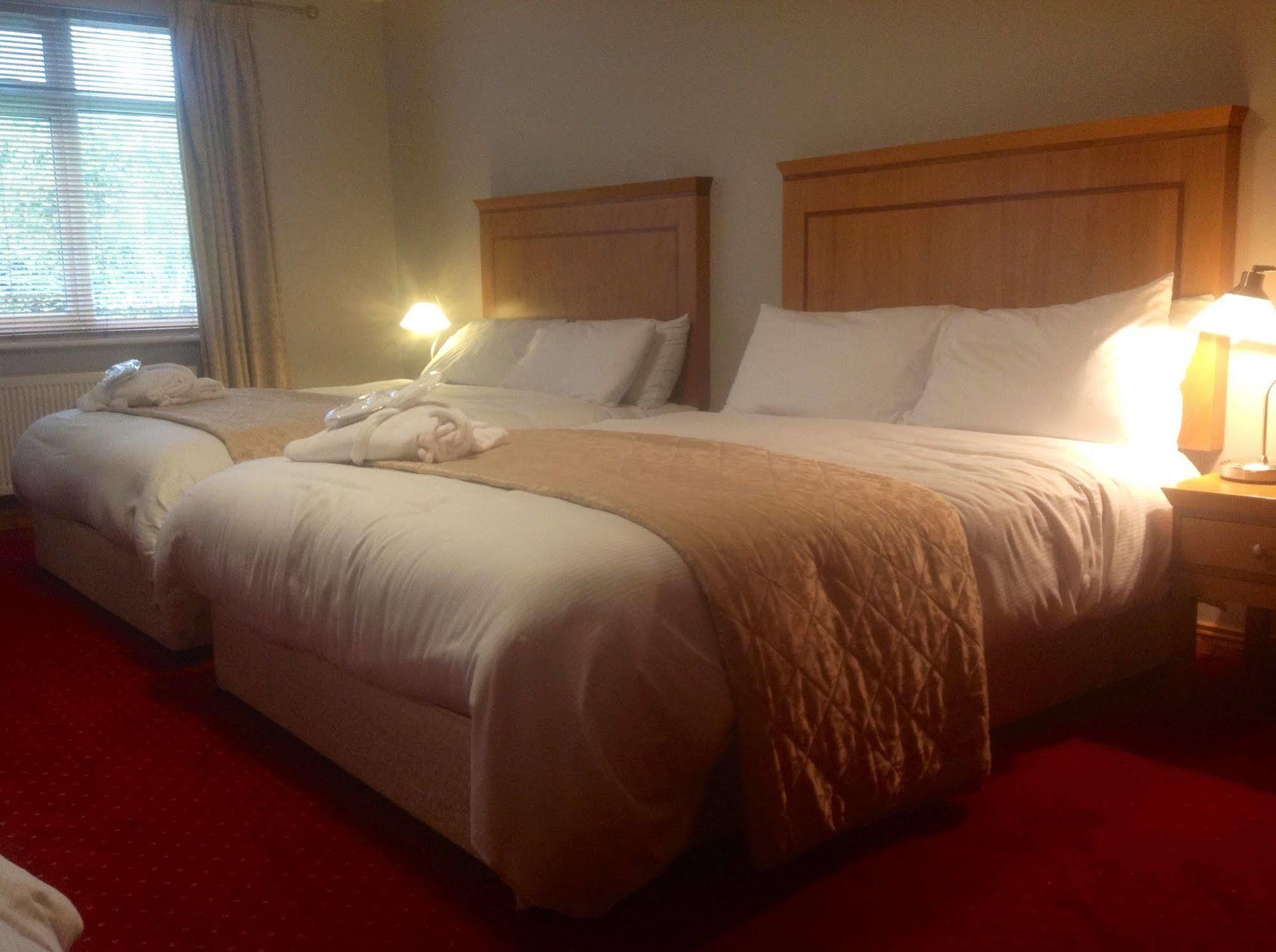 Airport View Hotel And Secret Spa Lusk Exterior foto