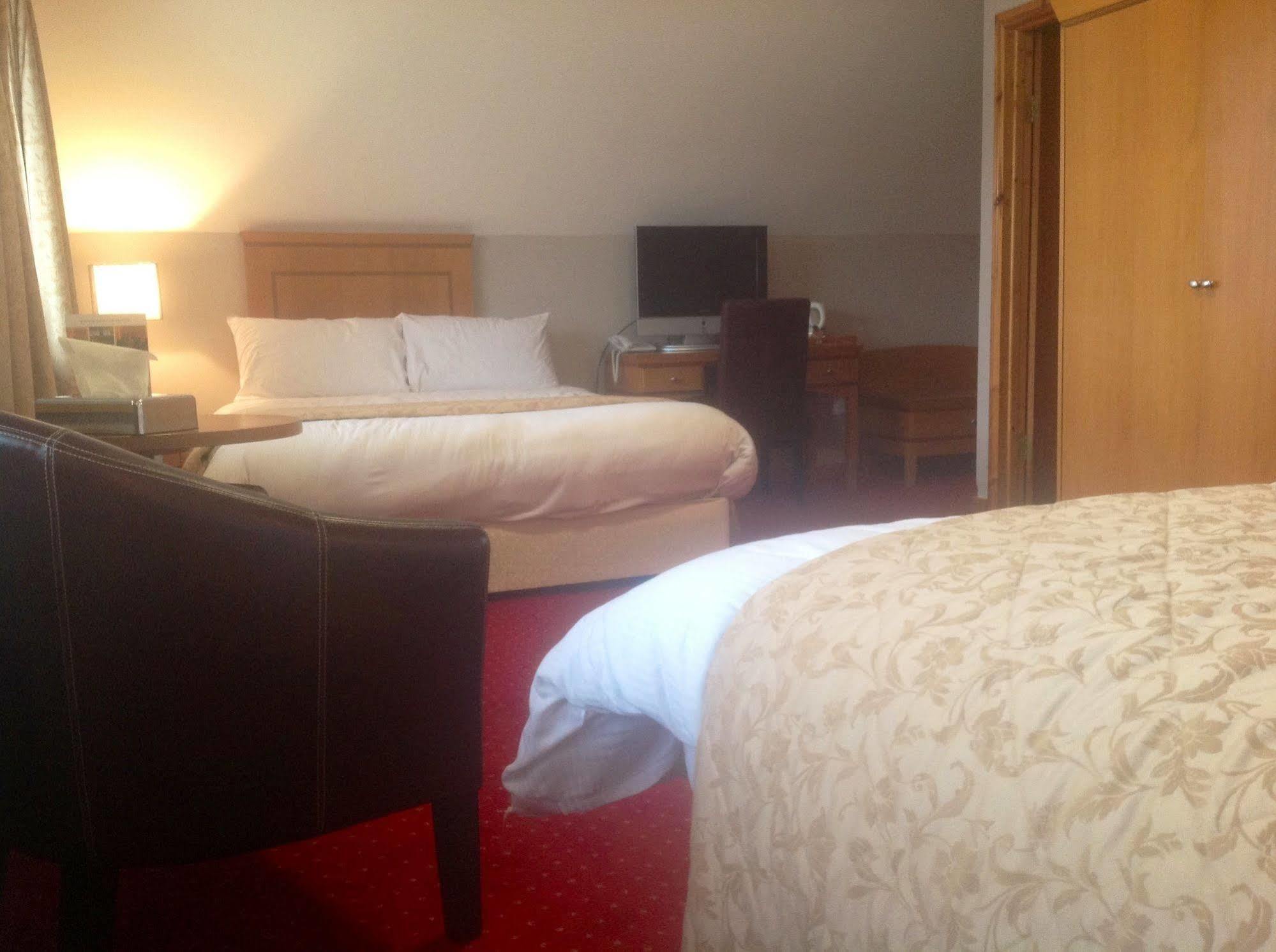 Airport View Hotel And Secret Spa Lusk Exterior foto