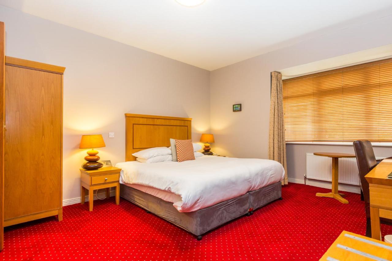 Airport View Hotel And Secret Spa Lusk Exterior foto