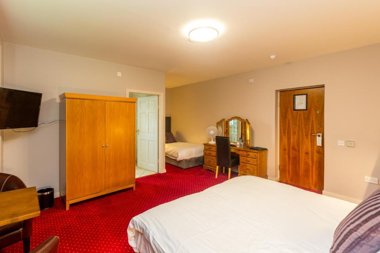 Airport View Hotel And Secret Spa Lusk Exterior foto